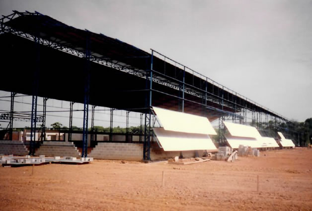 Ano 1996 - Ventilação do fechamento lateral esquerdo, visto dos fundos
