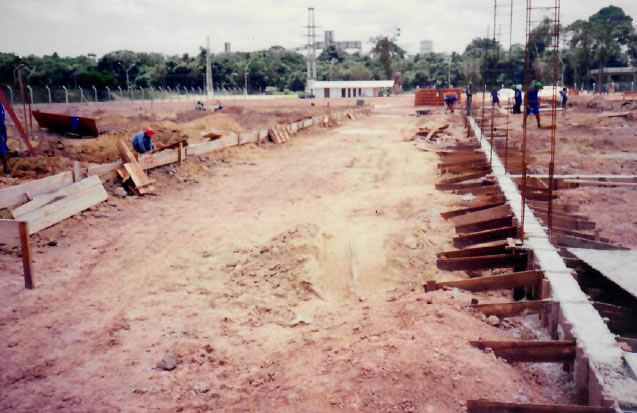 Ano 1996 - Blocos técnico (à direita) e administrativo (à esquerda)