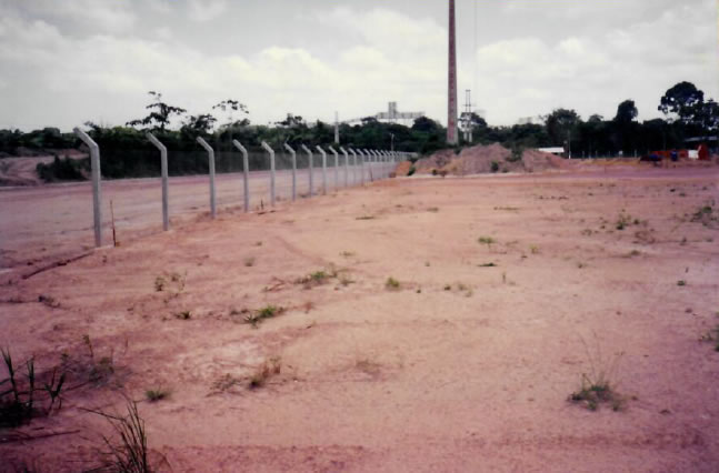 Ano 1996 - Cerca que faz limite com a Rua 01
