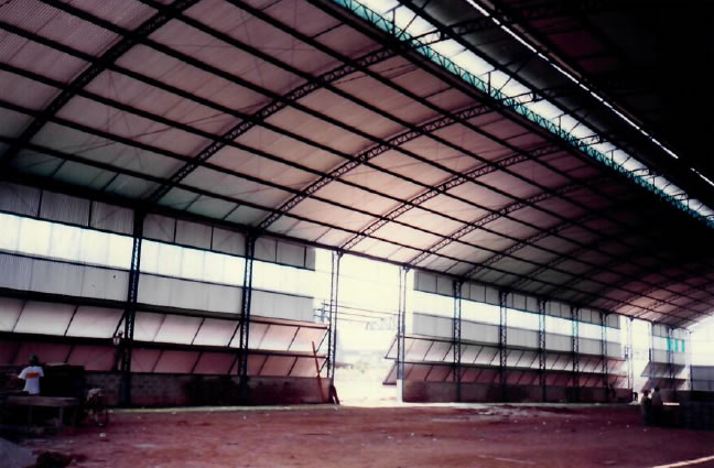 1997 - Vista interna da lateral esquerda do galpão