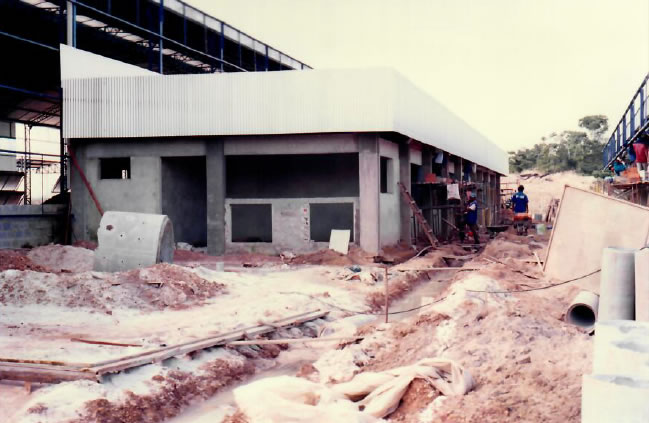 1997 - Vista frontal do prédio técnico