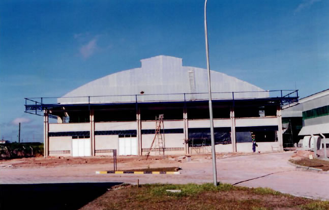 1999 - Vista frontal da obra