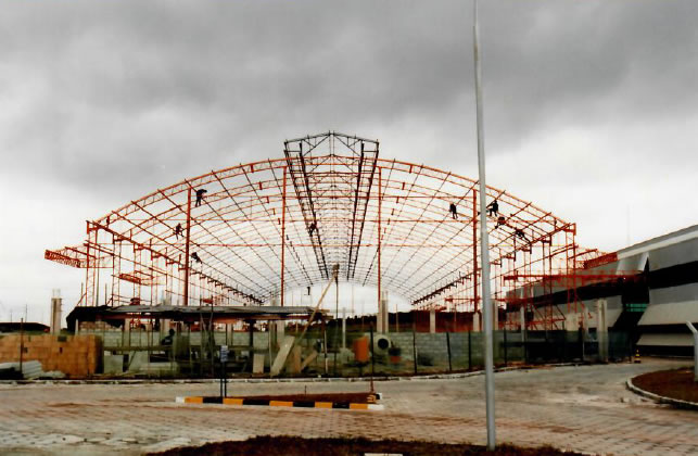 1999 - Vista frontal da obra