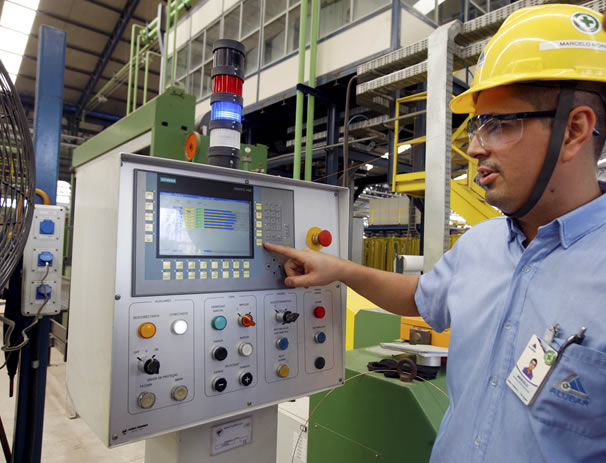 2008 - Novos equipamentos. Entra em operação novos equipamentos para incrementar a capacidade de produção de cabos isolados e novas máquinas de trefilação e encordoamento na Alubar Cabos S.A.