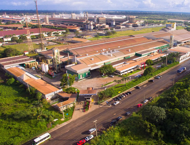 2011 - Empresas se fundem e surge a Alubar Metais e Cabos S.A. As duas empresas do Grupo Alubar (Alubar Metais S.A. e Alubar Cabos S.A.) se unificam e é criada a Alubar Metais e Cabos S.A. para adequar o Grupo Alubar ao dinamismo e evolução do mercado de energia.