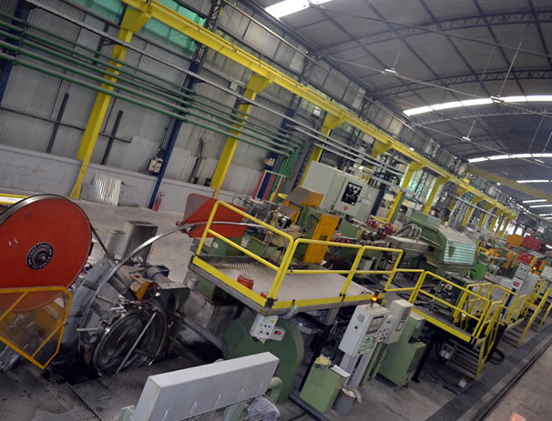 2013 - Segunda linha de laminação. Entra em operação a segunda linha de laminação da Alubar Metais e Cabos S.A., incrementando a produção de vergalhões e ligas de alumínio.